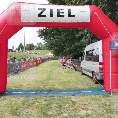 21.06.2025 - 27. Vierlanden-Triathlon MichiJ http://msf.ph/oto/8028097 15.06.2026 12:11:54 Ziel 158 meine-sportfotos.de