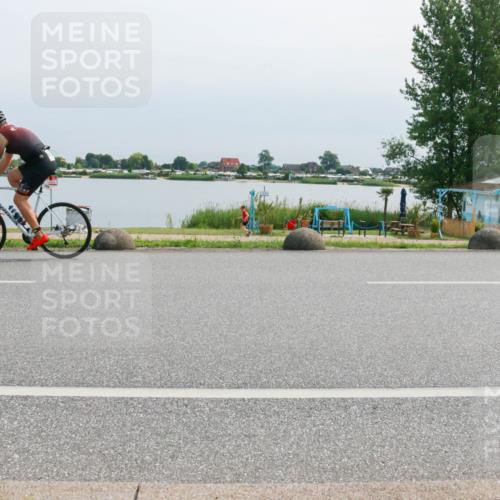 21.06.2025 - 27. Vierlanden-Triathlon H.Heesch http://msf.ph/oto/8028104 15.06.2025 11:22:56 Radfahren 109, 770, 776, 946 meine-sportfotos.de