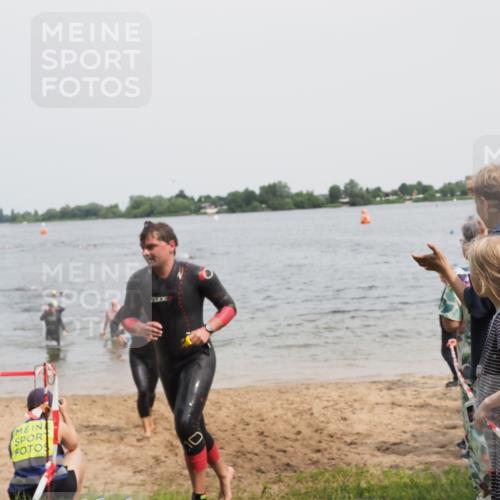 21.06.2025 - 27. Vierlanden-Triathlon MichiJ http://msf.ph/oto/8028126 15.06.2026 10:58:28 Schwimmen 643, 710, 732, 741 meine-sportfotos.de