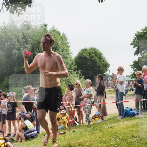 15.06.2025 - 27. Vierlanden-Triathlon KatJ http://msf.ph/oto/8028129 15.06.2025 11:02:22 Schwimmen 687, 734, 851 meine-sportfotos.de