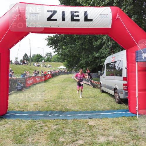 21.06.2025 - 27. Vierlanden-Triathlon MichiJ http://msf.ph/oto/8028130 15.06.2026 12:11:55 Ziel 158 meine-sportfotos.de