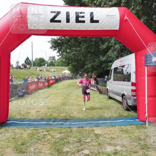 21.06.2025 - 27. Vierlanden-Triathlon MichiJ http://msf.ph/oto/8028144 15.06.2026 12:11:55 Ziel 158 meine-sportfotos.de