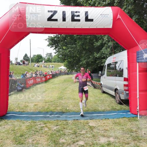21.06.2025 - 27. Vierlanden-Triathlon MichiJ http://msf.ph/oto/8028153 15.06.2026 12:11:56 Ziel 158 meine-sportfotos.de