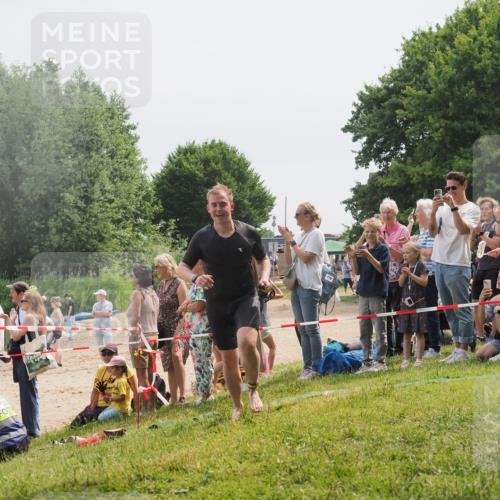15.06.2025 - 27. Vierlanden-Triathlon KatJ http://msf.ph/oto/8028155 15.06.2025 11:02:24 Schwimmen 687, 734, 851 meine-sportfotos.de