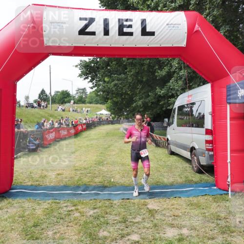 21.06.2025 - 27. Vierlanden-Triathlon MichiJ http://msf.ph/oto/8028166 15.06.2026 12:11:56 Ziel 158 meine-sportfotos.de