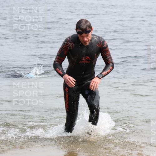 15.06.2025 - 27. Vierlanden-Triathlon Lena Gebhardt http://msf.ph/oto/8028176 15.06.2025 11:01:53 Schwimmen 867 meine-sportfotos.de