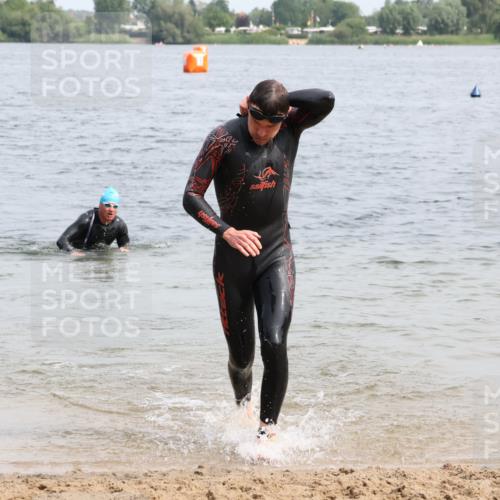 15.06.2025 - 27. Vierlanden-Triathlon Lena Gebhardt http://msf.ph/oto/8028189 15.06.2025 11:01:54 Schwimmen 867 meine-sportfotos.de