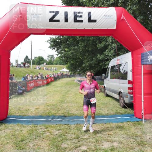 21.06.2025 - 27. Vierlanden-Triathlon MichiJ http://msf.ph/oto/8028191 15.06.2026 12:11:57 Ziel 158 meine-sportfotos.de