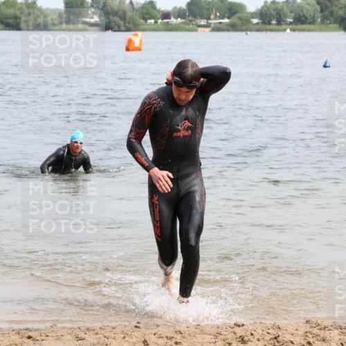 15.06.2025 - 27. Vierlanden-Triathlon Lena Gebhardt http://msf.ph/oto/8028195 15.06.2025 11:01:54 Schwimmen 867 meine-sportfotos.de