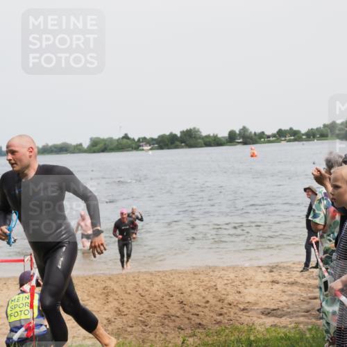 21.06.2025 - 27. Vierlanden-Triathlon MichiJ http://msf.ph/oto/8028212 15.06.2026 10:58:30 Schwimmen 636, 643, 710, 732, 741 meine-sportfotos.de