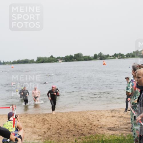 21.06.2025 - 27. Vierlanden-Triathlon MichiJ http://msf.ph/oto/8028223 15.06.2026 10:58:31 Schwimmen 636, 643, 732, 741, 747 meine-sportfotos.de