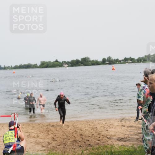 21.06.2025 - 27. Vierlanden-Triathlon MichiJ http://msf.ph/oto/8028228 15.06.2026 10:58:31 Schwimmen 636, 643, 732, 741, 747 meine-sportfotos.de