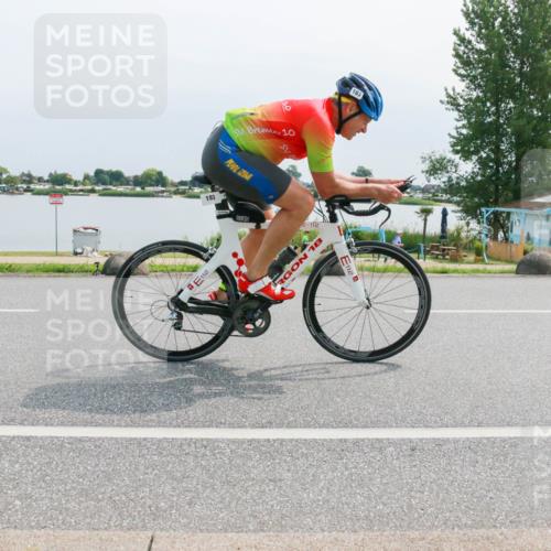 21.06.2025 - 27. Vierlanden-Triathlon H.Heesch http://msf.ph/oto/8028242 15.06.2025 11:23:17 Radfahren 180, 183, 753 meine-sportfotos.de