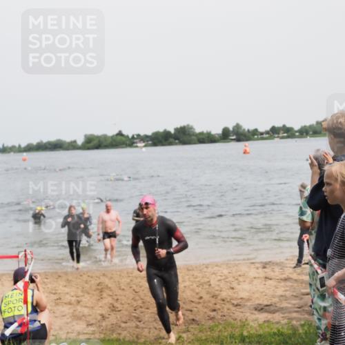 21.06.2025 - 27. Vierlanden-Triathlon MichiJ http://msf.ph/oto/8028253 15.06.2026 10:58:33 Schwimmen 636, 643, 667, 684, 732, 741, 747 meine-sportfotos.de