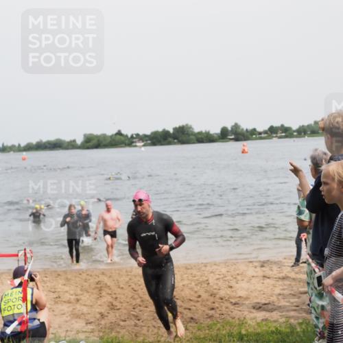 21.06.2025 - 27. Vierlanden-Triathlon MichiJ http://msf.ph/oto/8028254 15.06.2026 10:58:34 Schwimmen 636, 643, 667, 684, 732, 741, 747 meine-sportfotos.de