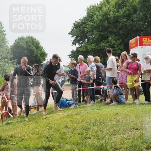 15.06.2025 - 27. Vierlanden-Triathlon KatJ http://msf.ph/oto/8028258 15.06.2025 11:02:38 Schwimmen 672, 696, 868 meine-sportfotos.de