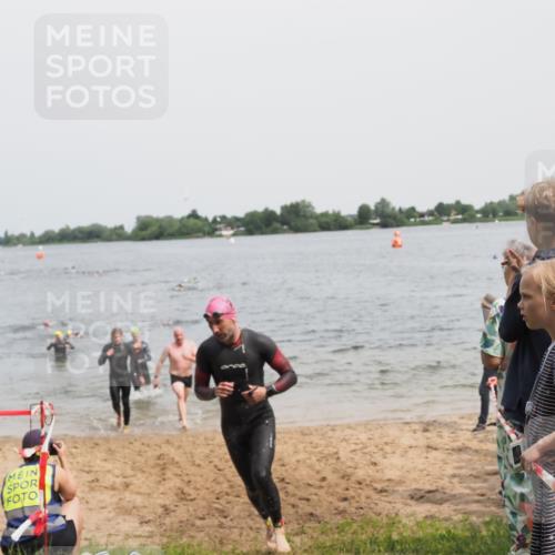 21.06.2025 - 27. Vierlanden-Triathlon MichiJ http://msf.ph/oto/8028260 15.06.2026 10:58:34 Schwimmen 636, 643, 667, 684, 732, 741, 747 meine-sportfotos.de