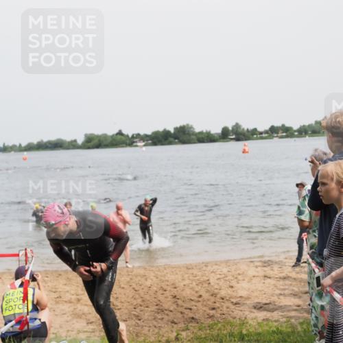 21.06.2025 - 27. Vierlanden-Triathlon MichiJ http://msf.ph/oto/8028279 15.06.2026 10:58:34 Schwimmen 636, 643, 667, 684, 732, 741, 747 meine-sportfotos.de