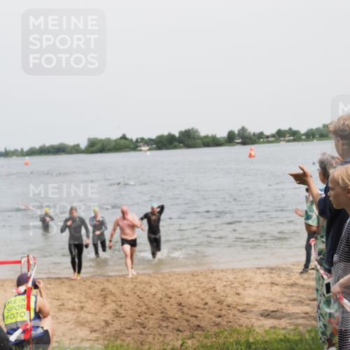 21.06.2025 - 27. Vierlanden-Triathlon MichiJ http://msf.ph/oto/8028296 15.06.2026 10:58:35 Schwimmen 636, 643, 667, 684, 732, 741, 747 meine-sportfotos.de