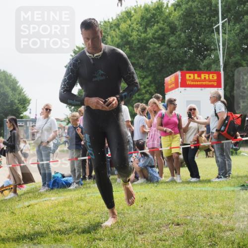 15.06.2025 - 27. Vierlanden-Triathlon KatJ http://msf.ph/oto/8028300 15.06.2025 11:02:41 Schwimmen 672, 696, 728, 868 meine-sportfotos.de