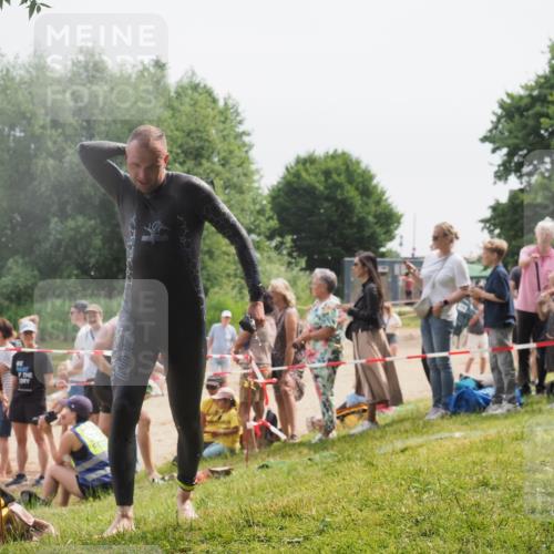 15.06.2025 - 27. Vierlanden-Triathlon KatJ http://msf.ph/oto/8028304 15.06.2025 11:02:42 Schwimmen 672, 696, 728, 868 meine-sportfotos.de