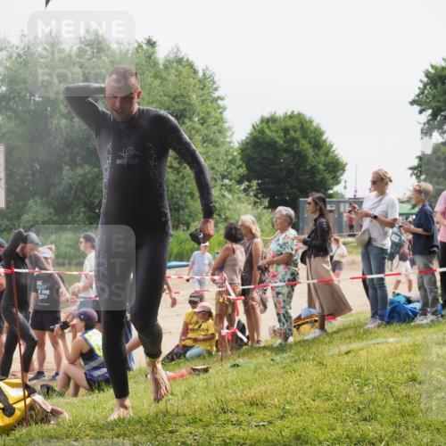 15.06.2025 - 27. Vierlanden-Triathlon KatJ http://msf.ph/oto/8028320 15.06.2025 11:02:43 Schwimmen 672, 696, 728, 868 meine-sportfotos.de
