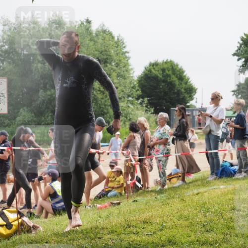15.06.2025 - 27. Vierlanden-Triathlon KatJ http://msf.ph/oto/8028327 15.06.2025 11:02:43 Schwimmen 672, 696, 728, 868 meine-sportfotos.de