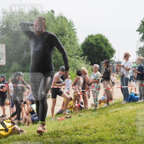 15.06.2025 - 27. Vierlanden-Triathlon KatJ http://msf.ph/oto/8028335 15.06.2025 11:02:43 Schwimmen 672, 696, 728, 868 meine-sportfotos.de