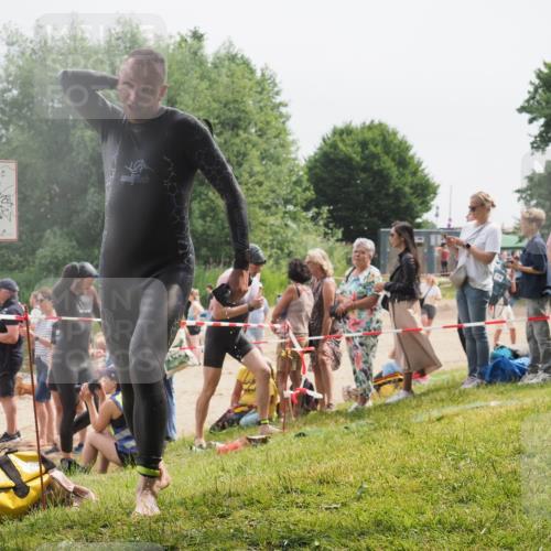 15.06.2025 - 27. Vierlanden-Triathlon KatJ http://msf.ph/oto/8028339 15.06.2025 11:02:43 Schwimmen 672, 696, 728, 868 meine-sportfotos.de