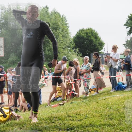 15.06.2025 - 27. Vierlanden-Triathlon KatJ http://msf.ph/oto/8028345 15.06.2025 11:02:43 Schwimmen 672, 696, 728, 868 meine-sportfotos.de