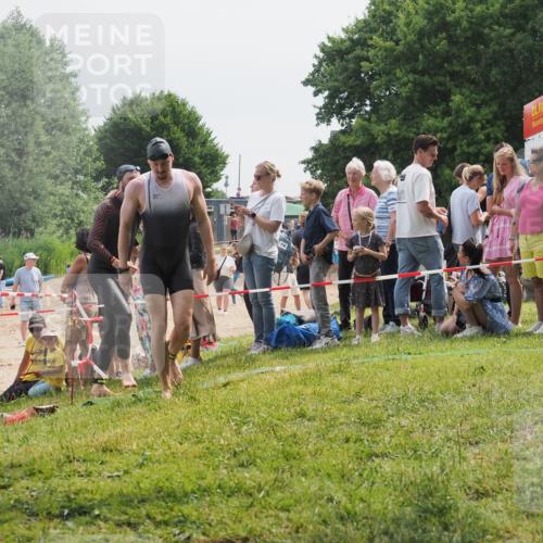 15.06.2025 - 27. Vierlanden-Triathlon KatJ http://msf.ph/oto/8028347 15.06.2025 11:02:45 Schwimmen 672, 696, 728, 868 meine-sportfotos.de