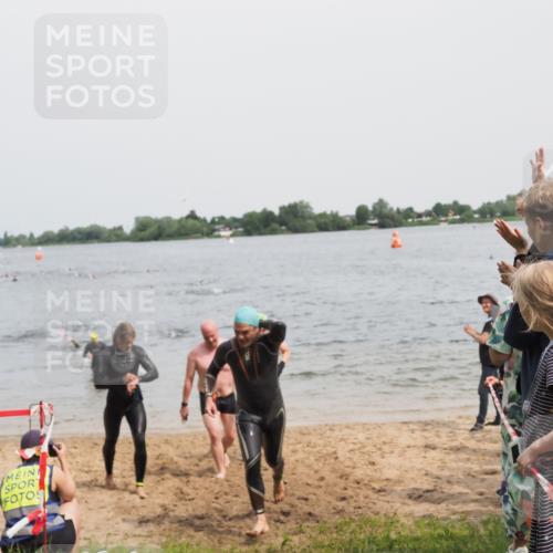 21.06.2025 - 27. Vierlanden-Triathlon MichiJ http://msf.ph/oto/8028348 15.06.2026 10:58:38 Schwimmen 636, 667, 684, 732, 747 meine-sportfotos.de