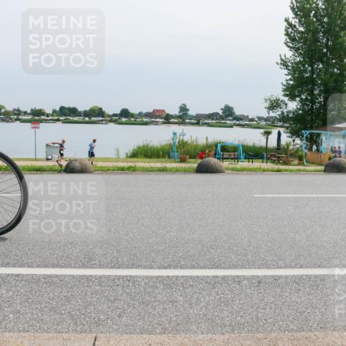 21.06.2025 - 27. Vierlanden-Triathlon H.Heesch http://msf.ph/oto/8028363 15.06.2025 11:23:31 Radfahren 543 meine-sportfotos.de