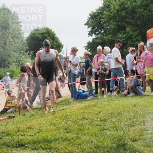 15.06.2025 - 27. Vierlanden-Triathlon KatJ http://msf.ph/oto/8028364 15.06.2025 11:02:45 Schwimmen 672, 696, 728, 868 meine-sportfotos.de