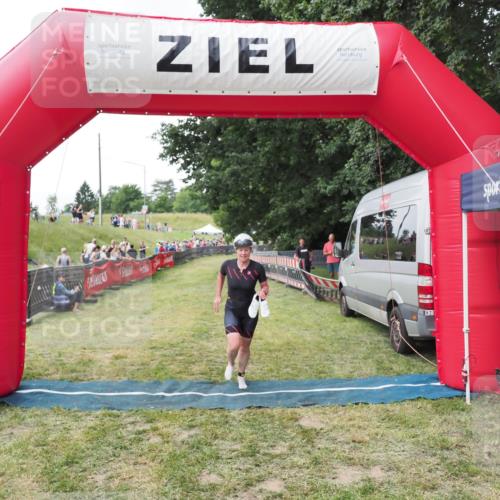 21.06.2025 - 27. Vierlanden-Triathlon MichiJ http://msf.ph/oto/8028380 15.06.2026 12:13:07 Ziel 252 meine-sportfotos.de