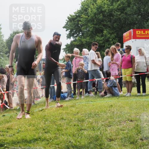 15.06.2025 - 27. Vierlanden-Triathlon KatJ http://msf.ph/oto/8028384 15.06.2025 11:02:47 Schwimmen 672, 696, 728, 868 meine-sportfotos.de