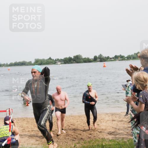 21.06.2025 - 27. Vierlanden-Triathlon MichiJ http://msf.ph/oto/8028387 15.06.2026 10:58:39 Schwimmen 636, 667, 684, 732, 743, 747 meine-sportfotos.de