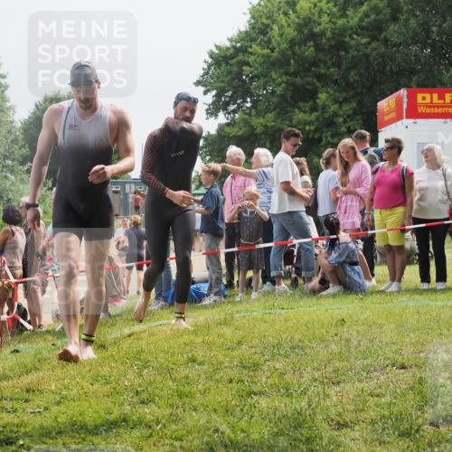 15.06.2025 - 27. Vierlanden-Triathlon KatJ http://msf.ph/oto/8028393 15.06.2025 11:02:47 Schwimmen 672, 696, 728, 868 meine-sportfotos.de