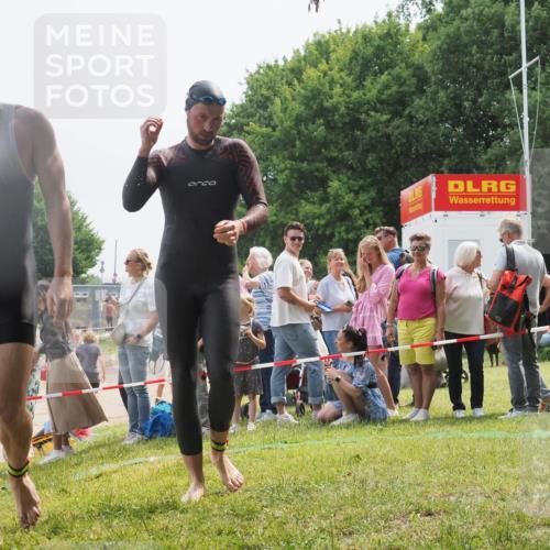 15.06.2025 - 27. Vierlanden-Triathlon KatJ http://msf.ph/oto/8028409 15.06.2025 11:02:48 Schwimmen 672, 696, 728, 868 meine-sportfotos.de