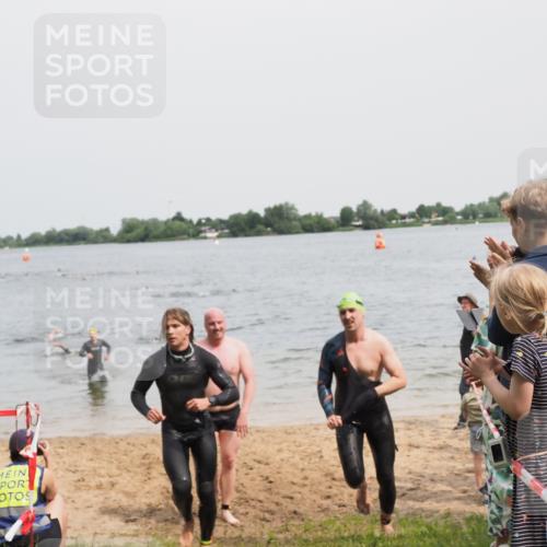 21.06.2025 - 27. Vierlanden-Triathlon MichiJ http://msf.ph/oto/8028425 15.06.2026 10:58:40 Schwimmen 636, 667, 684, 732, 743, 747 meine-sportfotos.de
