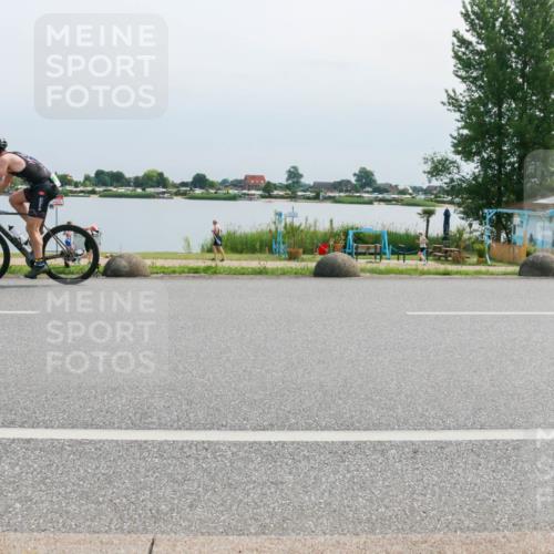 21.06.2025 - 27. Vierlanden-Triathlon H.Heesch http://msf.ph/oto/8028453 15.06.2025 11:24:16 Radfahren 804 meine-sportfotos.de