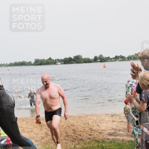 21.06.2025 - 27. Vierlanden-Triathlon MichiJ http://msf.ph/oto/8028499 15.06.2026 10:58:42 Schwimmen 636, 667, 684, 743, 747 meine-sportfotos.de