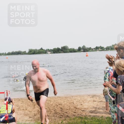 21.06.2025 - 27. Vierlanden-Triathlon MichiJ http://msf.ph/oto/8028505 15.06.2026 10:58:42 Schwimmen 636, 667, 684, 743, 747 meine-sportfotos.de