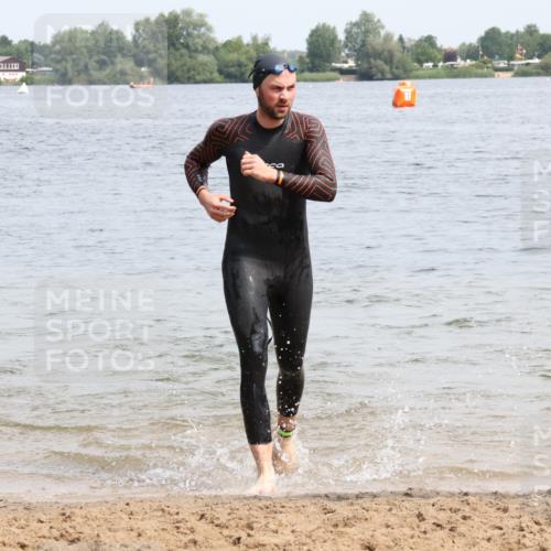 15.06.2025 - 27. Vierlanden-Triathlon Lena Gebhardt http://msf.ph/oto/8028507 15.06.2025 11:02:37 Schwimmen 672, 696, 728, 868 meine-sportfotos.de