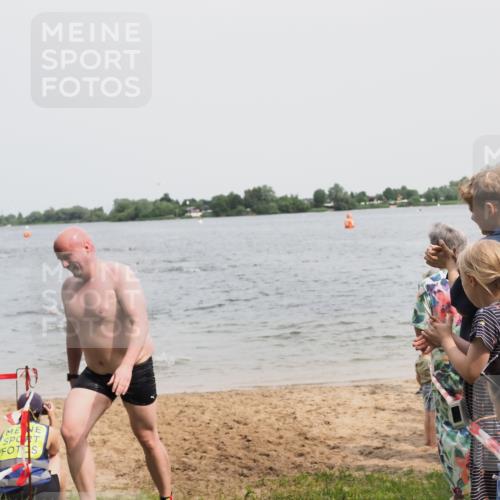 21.06.2025 - 27. Vierlanden-Triathlon MichiJ http://msf.ph/oto/8028514 15.06.2026 10:58:42 Schwimmen 636, 667, 684, 743, 747 meine-sportfotos.de