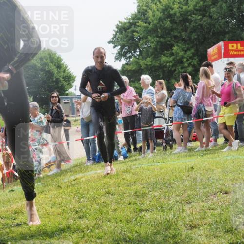 15.06.2025 - 27. Vierlanden-Triathlon KatJ http://msf.ph/oto/8028515 15.06.2025 11:03:31 Schwimmen 645, 766, 793, 810 meine-sportfotos.de