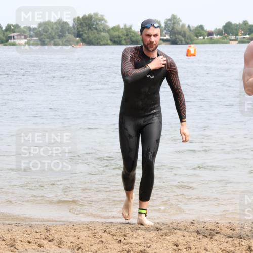 15.06.2025 - 27. Vierlanden-Triathlon Lena Gebhardt http://msf.ph/oto/8028518 15.06.2025 11:02:38 Schwimmen 672, 696, 728, 868 meine-sportfotos.de