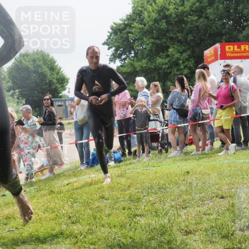 15.06.2025 - 27. Vierlanden-Triathlon KatJ http://msf.ph/oto/8028523 15.06.2025 11:03:31 Schwimmen 645, 766, 793, 810 meine-sportfotos.de