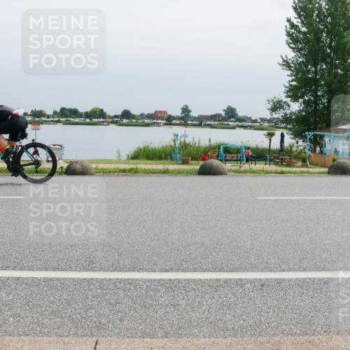21.06.2025 - 27. Vierlanden-Triathlon H.Heesch http://msf.ph/oto/8028526 15.06.2025 11:24:50 Radfahren 199 meine-sportfotos.de