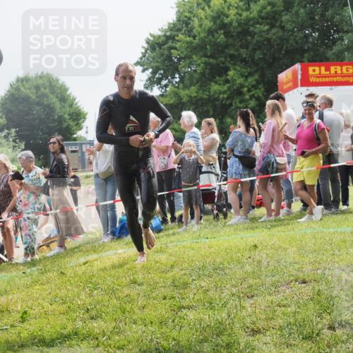 15.06.2025 - 27. Vierlanden-Triathlon KatJ http://msf.ph/oto/8028531 15.06.2025 11:03:31 Schwimmen 645, 766, 793, 810 meine-sportfotos.de